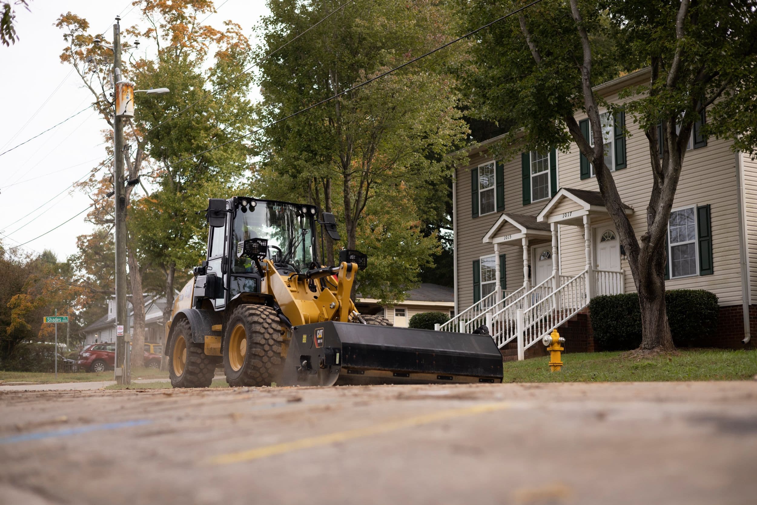 908 Compact Wheel Loader With Broom