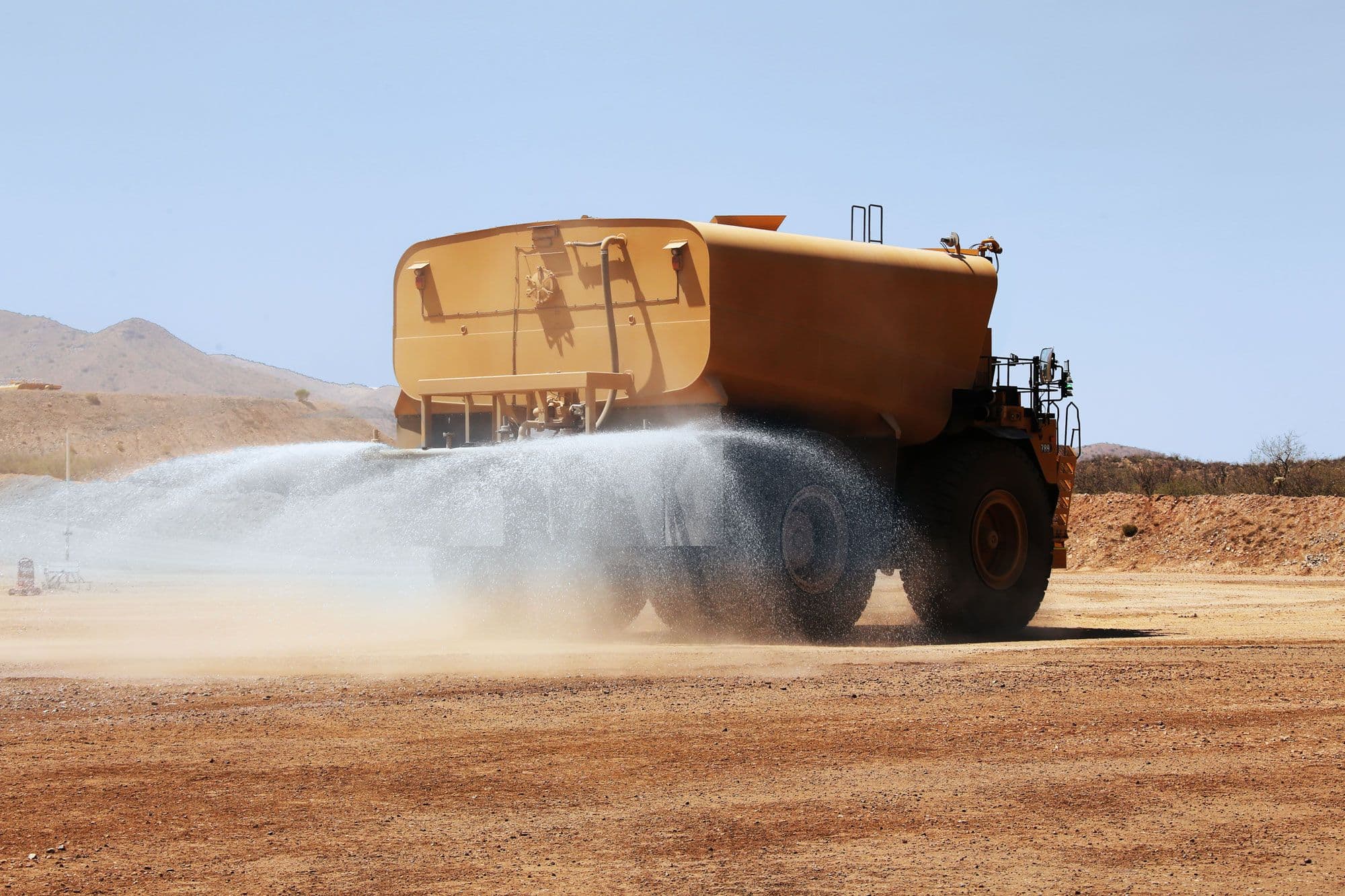 789 (04) water truck